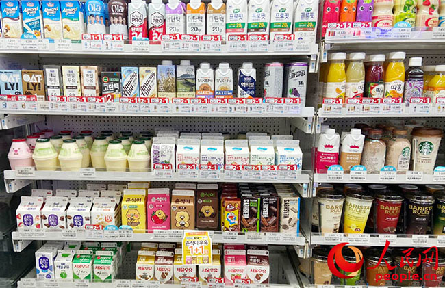 韩国多家大型乳企宣布上调牛奶价格 民众表示失去“牛奶自由”