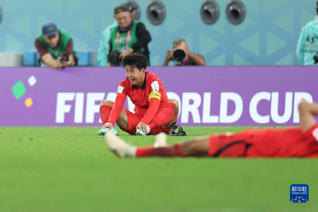 12月2日，韓國隊球員孫興民在比賽后慶祝。新華社記者 李明 攝