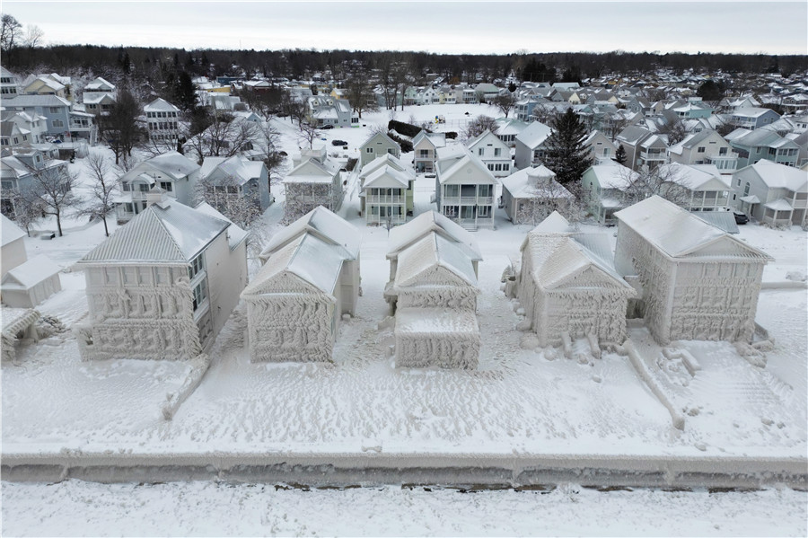 冬季風暴持續肆虐加拿大 房屋如遭“冰封”