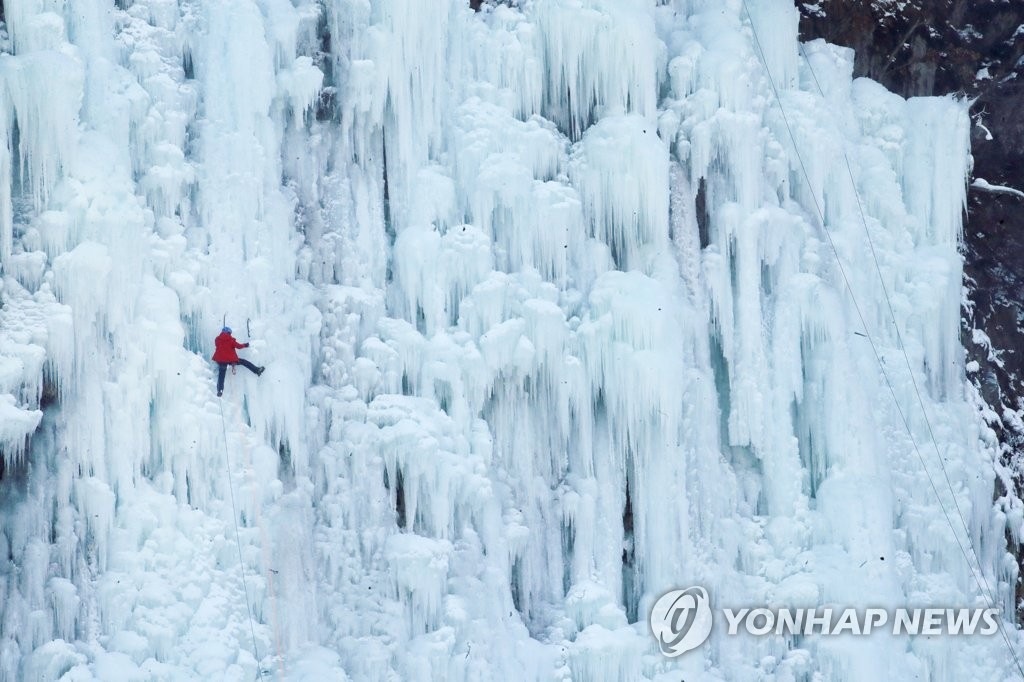【组图】韩国攀冰爱好者感受冰雪快乐【2】