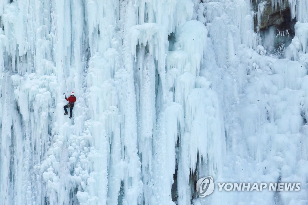 【组图】韩国攀冰爱好者感受冰雪快乐【3】