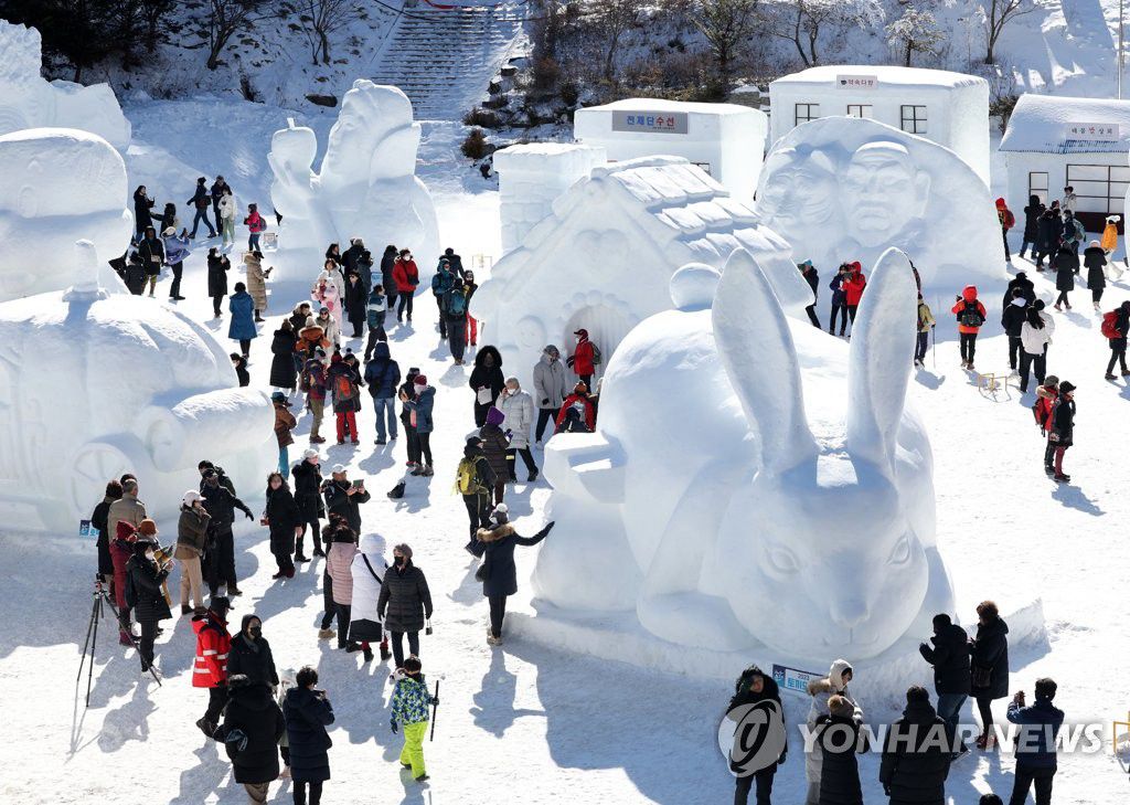 【组图】韩国江原道：雪雕作品吸引游人驻足