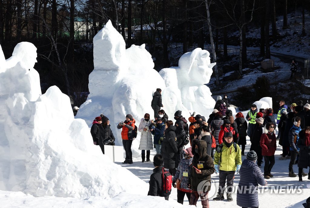 【组图】韩国江原道：雪雕作品吸引游人驻足【3】