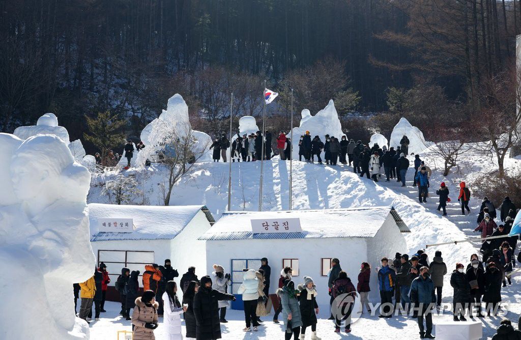 【组图】韩国江原道：雪雕作品吸引游人驻足【5】