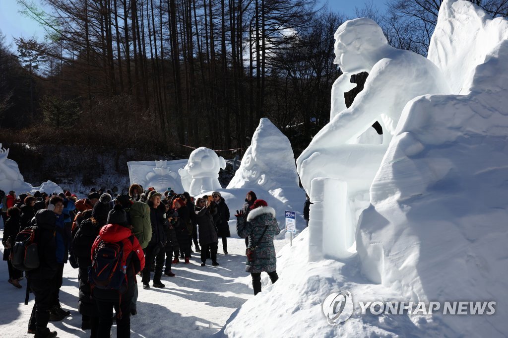 【组图】韩国江原道：雪雕作品吸引游人驻足【7】