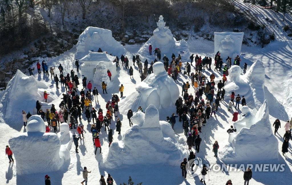 【组图】韩国江原道：雪雕作品吸引游人驻足【8】