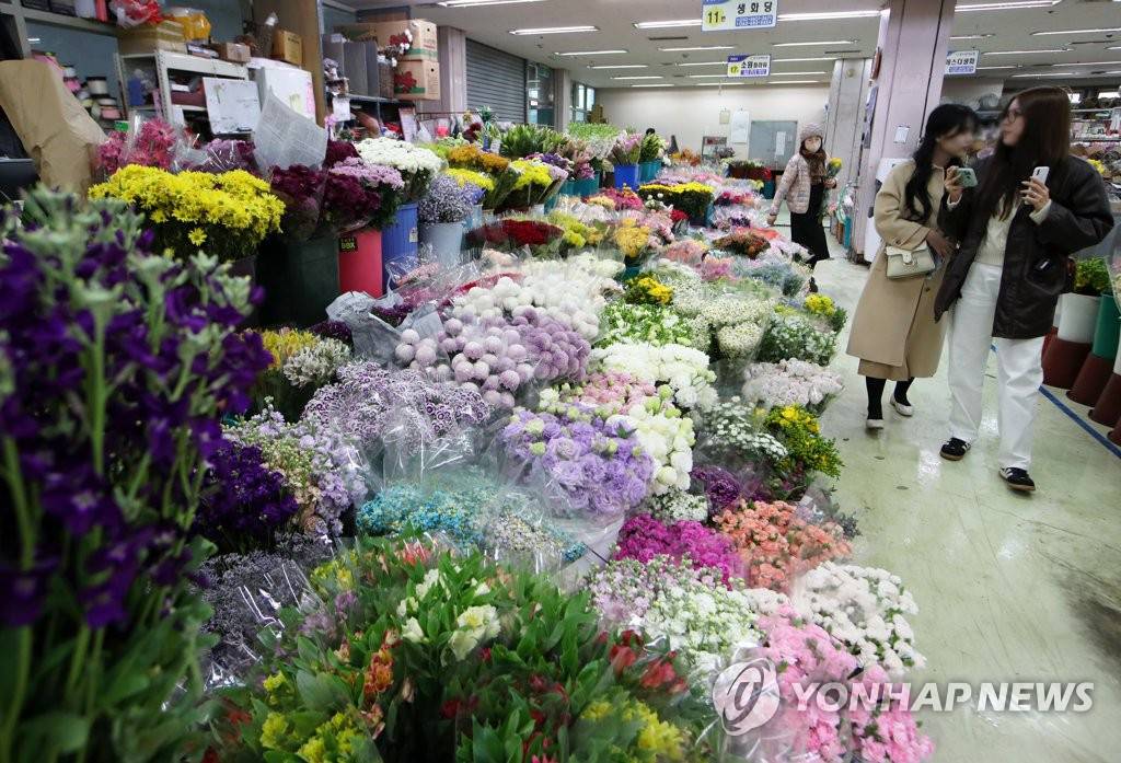 【組圖】韓國畢業季花卉市場人氣旺【4】