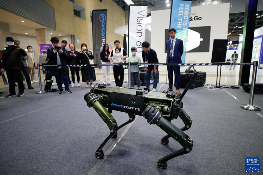 這是3月31日在韓國京畿道高陽市韓國國際展覽中心的“2023首爾移動出行展”上拍攝的機器人。新華社記者 王益亮 攝