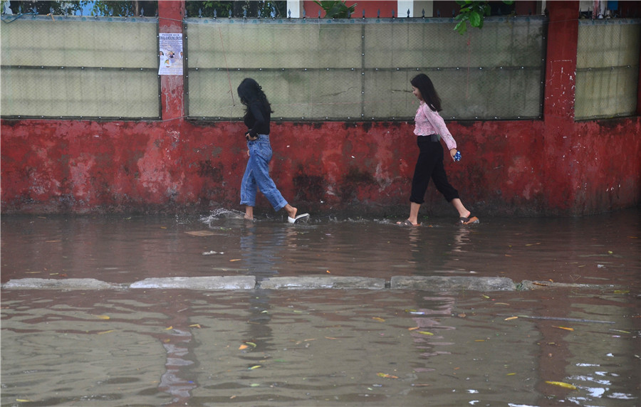 印度東北部遭遇暴雨 道路積水嚴重