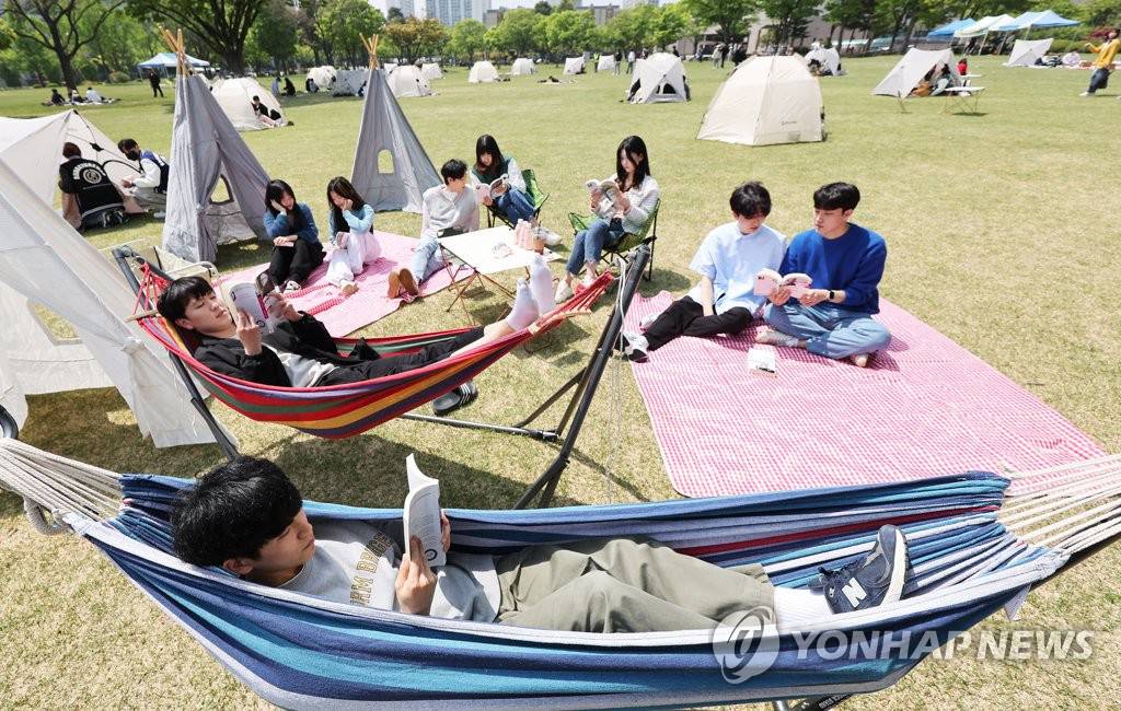 【組圖】韓國成均館大學舉辦草坪讀書活動【3】