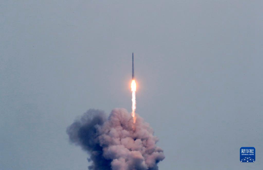 5月25日，在韓國全羅南道高興郡的羅老宇航中心，韓國自研運載火箭“世界”號發射升空。新華社/紐西斯通訊社