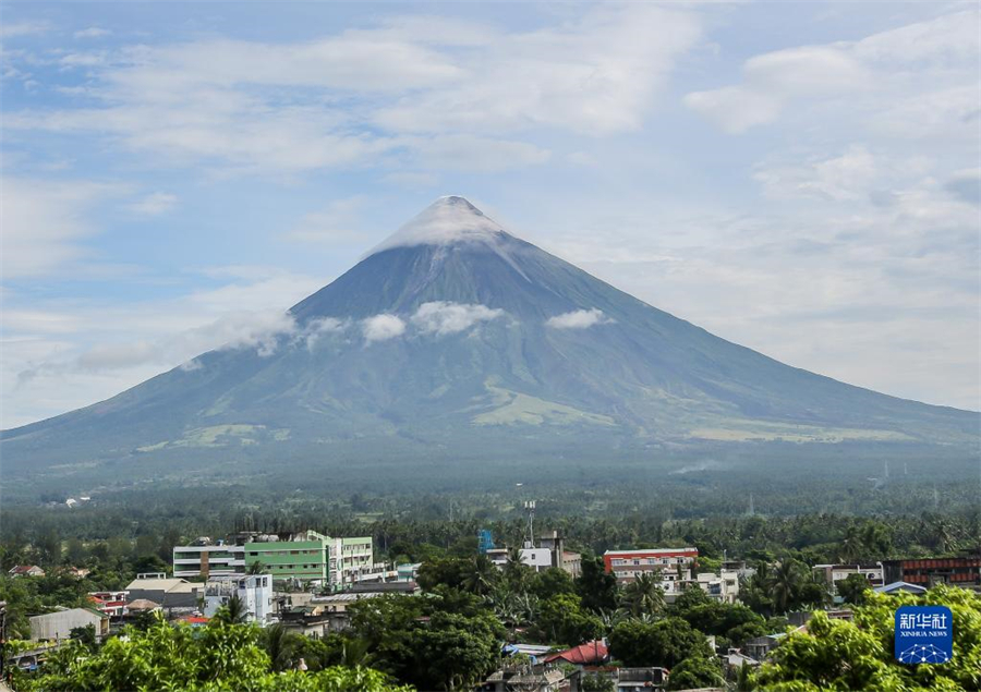 菲律賓最活躍火山噴岩漿