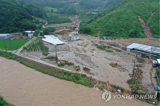  韩国多地持续强降雨 伤亡人数不断上升