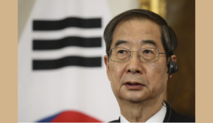 韩国总理赴营地扫厕所，给童军露营丑闻灭火