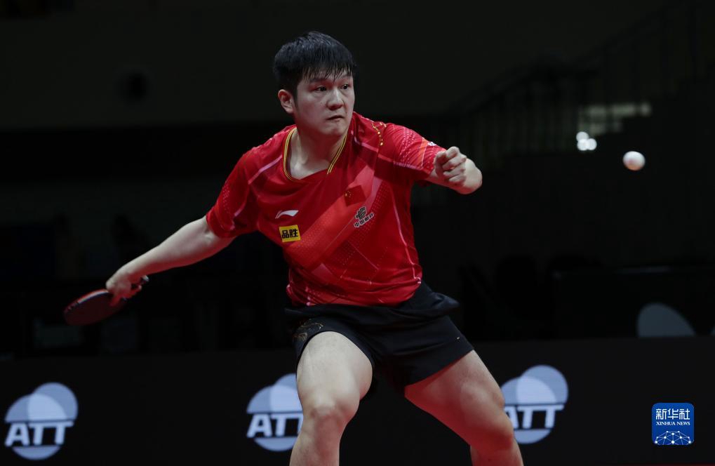 9月6日，中國隊選手樊振東在比賽中回球。他以3比2戰勝韓國隊選手林鐘勛。新華社發（李相浩攝）