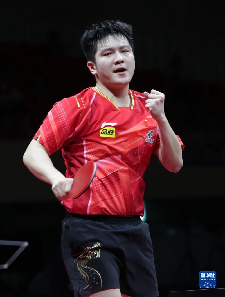 9月6日，中國隊選手樊振東在比賽中慶祝得分。他以3比2戰勝韓國隊選手林鐘勛。新華社發（李相浩攝）