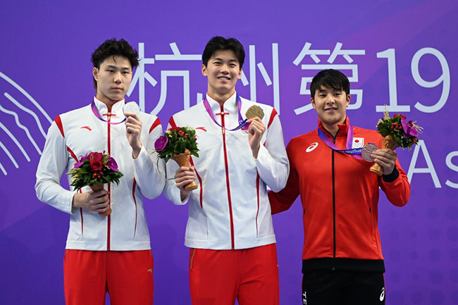 中国游泳首日金牌大包大揽 日韩运动员怎么说