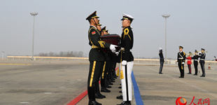中韓成功交接第十批在韓中國人民志願軍烈士遺骸