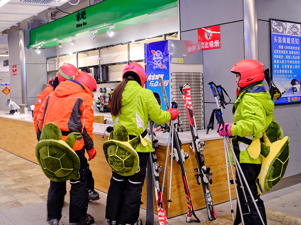 山西大同：滑雪愛好者燃爆冬日夜經濟