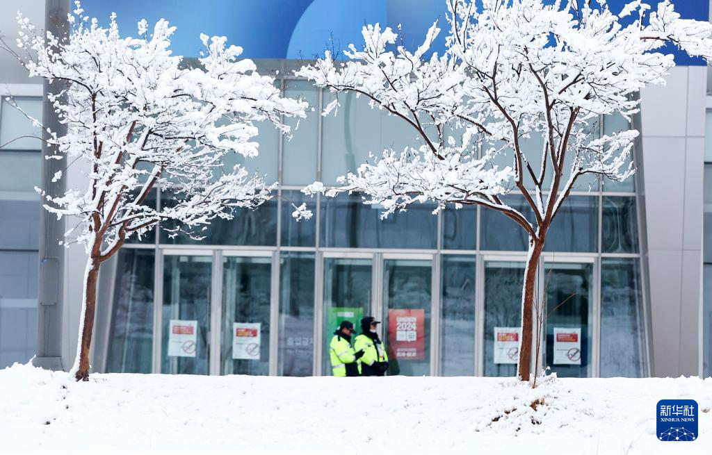 1月21日，警察在韓國江陵市冬青奧會場館外執勤。新華社記者 姚琪琳 攝