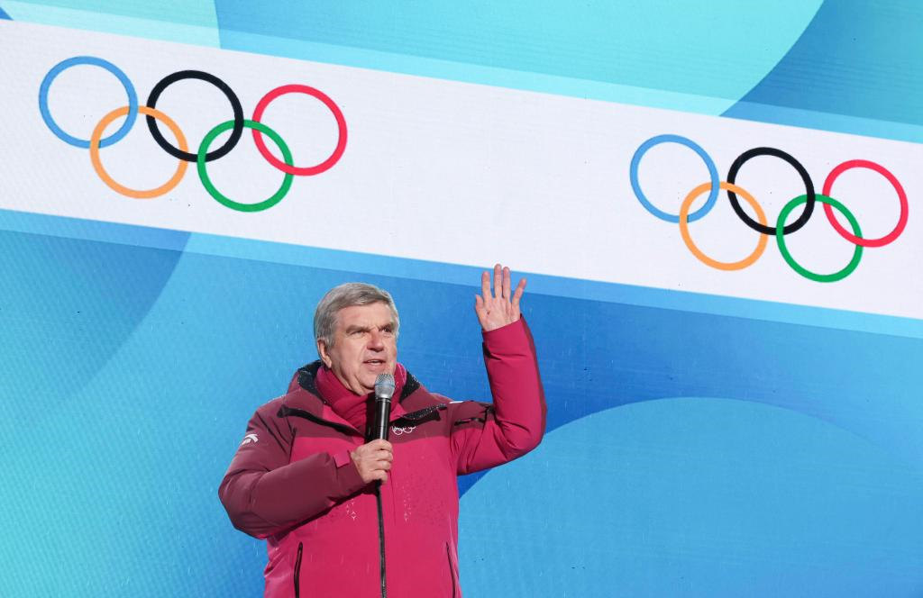 2月1日，国际奥委会主席巴赫在闭幕式上致辞。新华社记者 姚琪琳 摄
