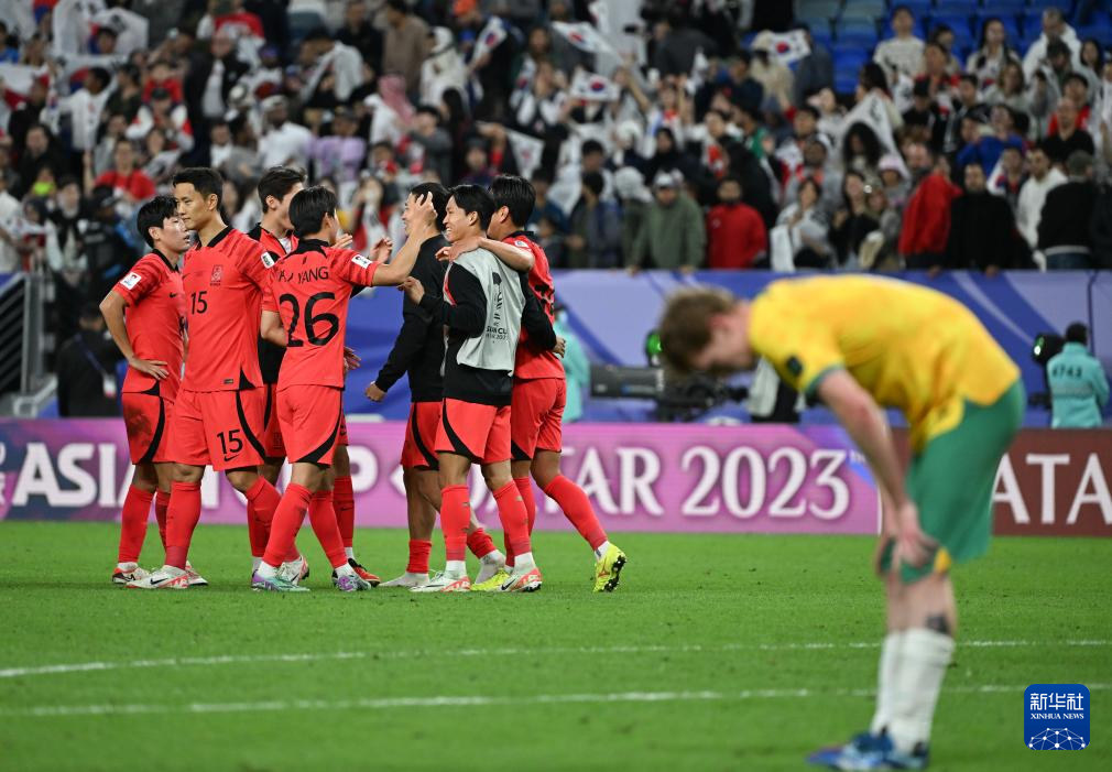 2月2日，韓國隊球員慶祝比賽勝利。新華社記者 孫凡越 攝
