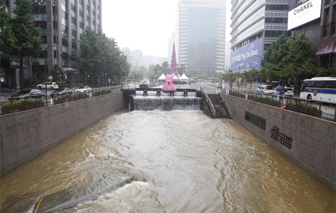 韓國首爾持續降雨