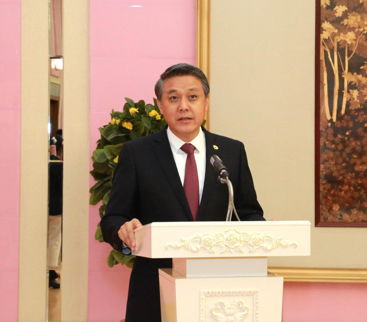 圖為中國駐朝鮮大使王亞軍在宴會上致辭。中國駐朝鮮使館供圖