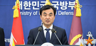 戒严事件一周年 韩国防长：代表军方正式致歉