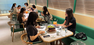 老外潮游新范式：“辣椒炒肉”成热门打卡项