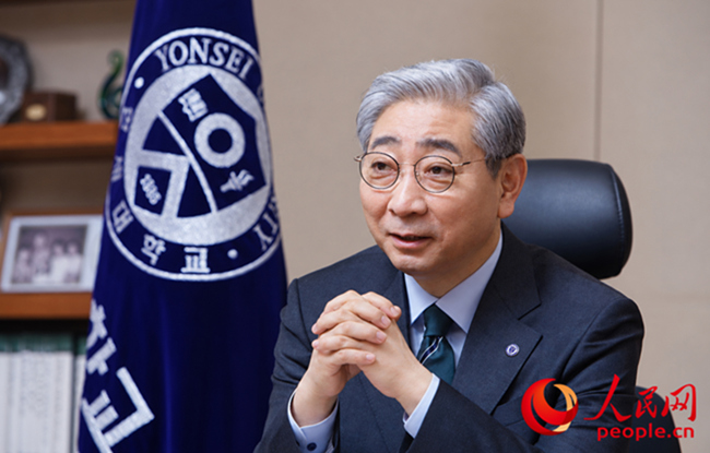【系列报道】探问韩国教育的未来——专访延世大学校长尹东燮