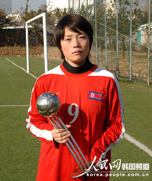 【高清】朝鲜赞U17女足世界杯获银球奖的运动