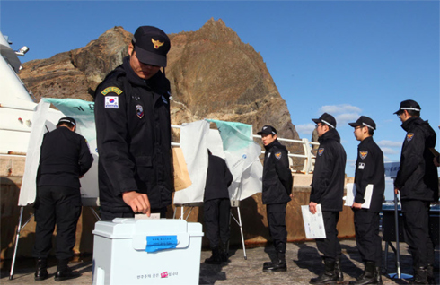 13日韩国独岛进行大选缺席投票