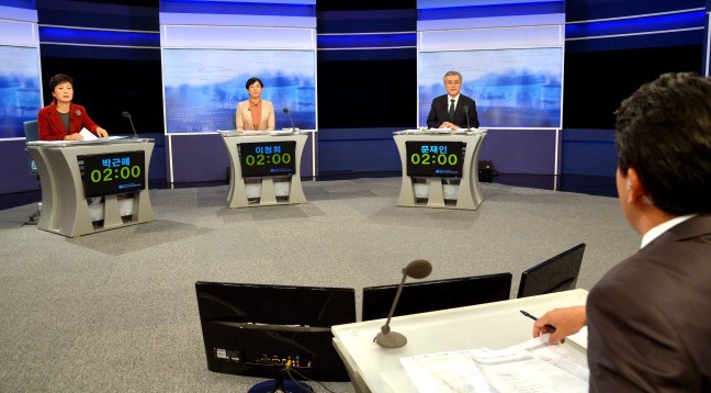 12月10日晚总统选举第二轮电视讨论 （韩联社图片）
