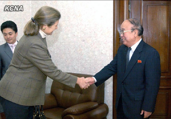 朝鲜外务相会见世界粮食计划署驻朝代表（朝中社图片）