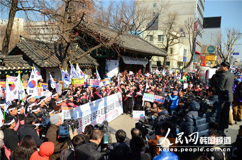 韩国举行大规模抵制日货行动 （摄影：张悦）