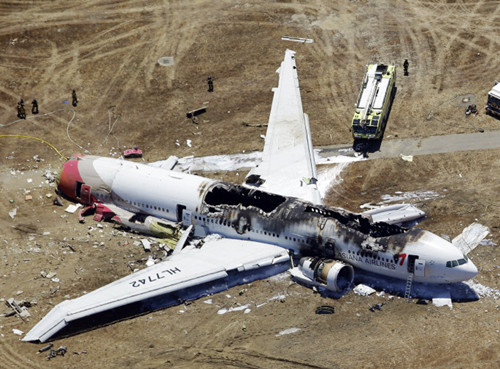 调查称坠毁客机降落到跑道时的速度低于预期速度图为失事客机、图片来源：中新社。