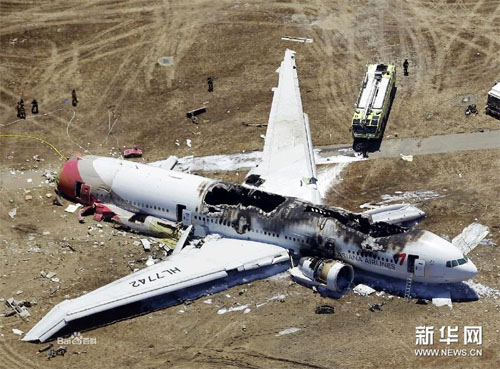 韩亚失事客机上141名中国乘客身份全部确认图为失事客机。图片来源：新华网
