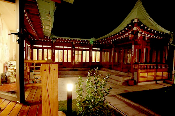 体验传统韩国之夜 尽在北村韩屋客栈传统韩屋外观朴实自然 充满着浓浓的古意