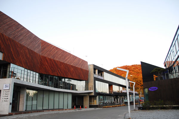 韩国京畿道“Heyri艺术村”与“普罗旺斯镇” 文艺欧风尽在此地Heyri村的建筑物现代而不失厚重感