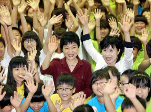 韩国明年起部分高中推行义务教育 2017年全国推广图片来源：韩国《亚洲经济》