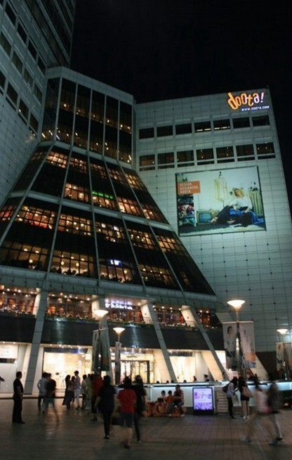韩国时尚最前沿东大门购物全攻略图为：梦幻购物中心斗塔