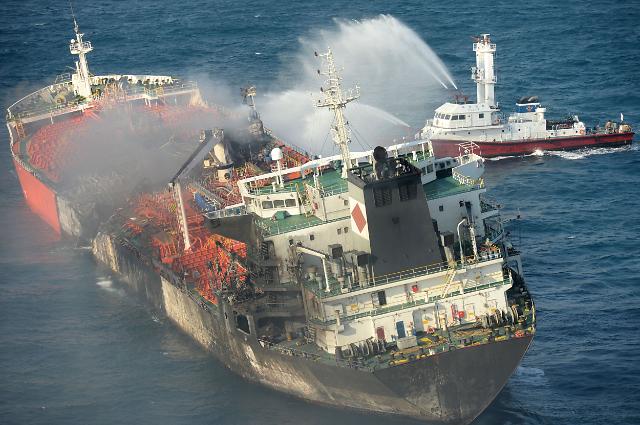 釜山海域撞船事故 韩海警称泄漏化学品已燃烧
