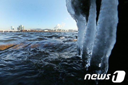 【组图】韩国首尔新年遭遇历史最冷天气 市政