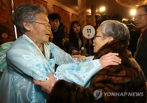 资料图片：韩朝离散家属团聚活动20日在金刚山酒店拉开序幕。图为活动现场。