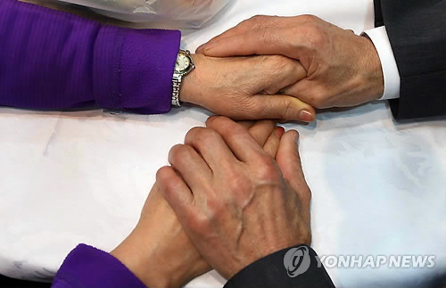 25日，韩朝离散家属第二轮会面活动结束。