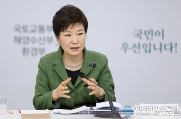 朴槿惠出席学术院活动 称将大力促国家体系改革