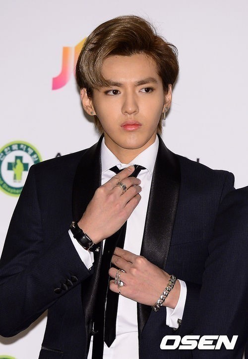 EXO吴亦凡律师:不公开诉讼内容 低调处理合约问题