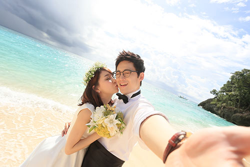 V.O.S崔贤俊18日办婚礼 前后辈歌手齐祝福