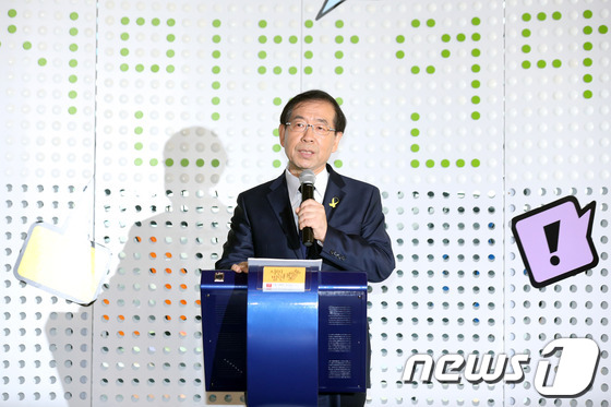 韩现任首尔市长朴元淳发表竞选宣言 四处奔走为竞选造势(组图)